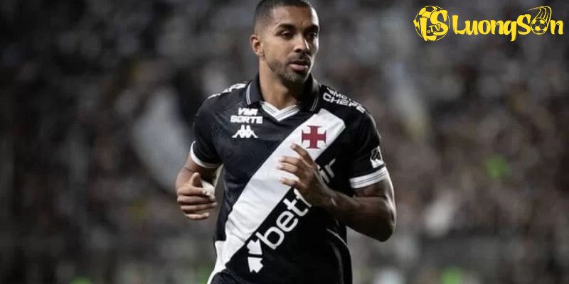 Paulo Henrique: Từ Vô Danh Đến Ngôi Sao Tuyển Brazil 4 Phong cách thi đấu của Henrique